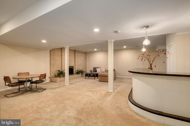 10525 SUMMERWIND LN, Fairfax Station, VA 22039