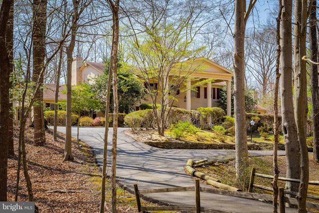 10525 SUMMERWIND LN, Fairfax Station, VA 22039