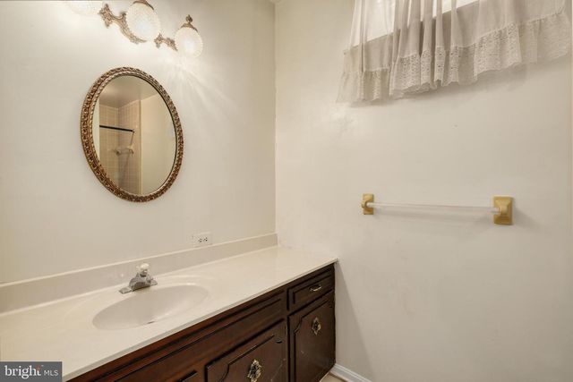 10525 SUMMERWIND LN, Fairfax Station, VA 22039