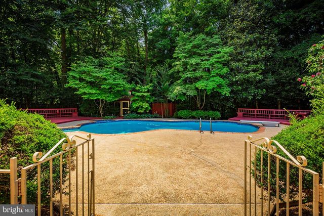 10525 SUMMERWIND LN, Fairfax Station, VA 22039