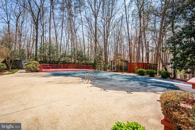 10525 SUMMERWIND LN, Fairfax Station, VA 22039