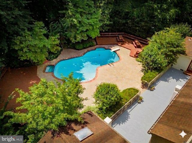 10525 SUMMERWIND LN, Fairfax Station, VA 22039