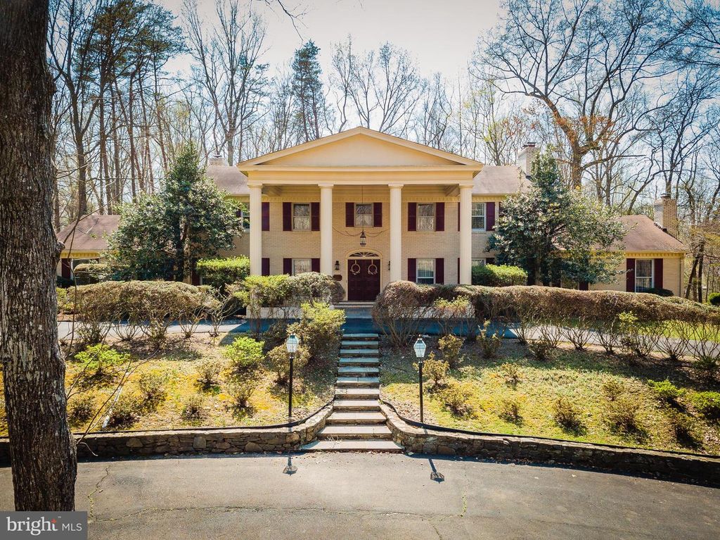 10525 SUMMERWIND LN, Fairfax Station, VA 22039