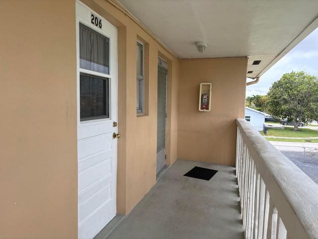 108 NE 20th Avenue NE 206, Boynton Beach, FL 33435