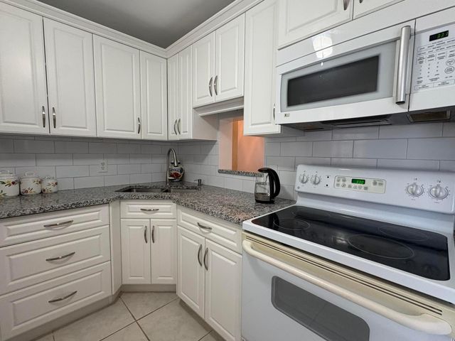 108 NE 20th Avenue NE 206, Boynton Beach, FL 33435