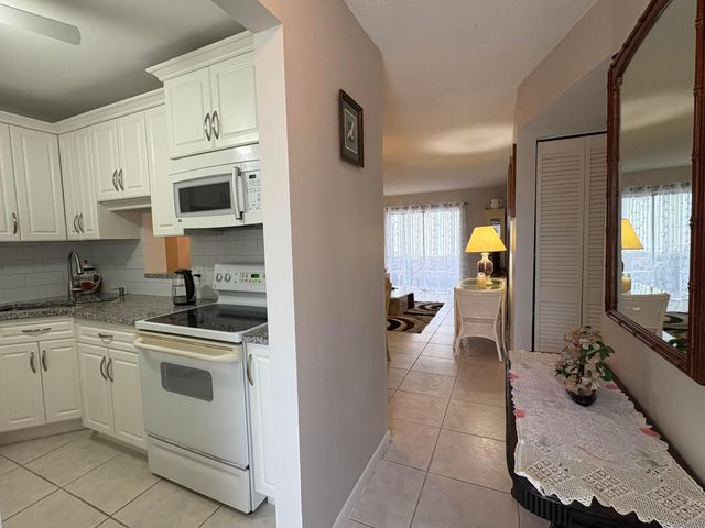 108 NE 20th Avenue NE 206, Boynton Beach, FL 33435