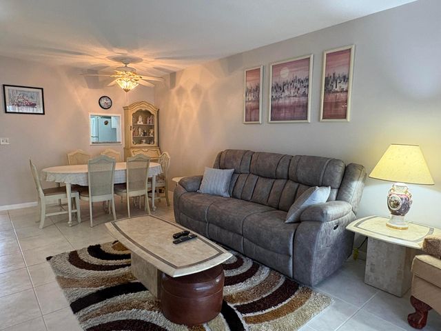 108 NE 20th Avenue NE 206, Boynton Beach, FL 33435