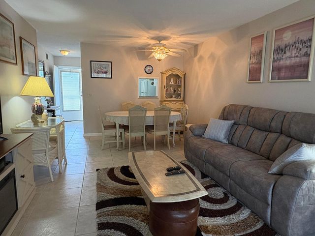 108 NE 20th Avenue NE 206, Boynton Beach, FL 33435