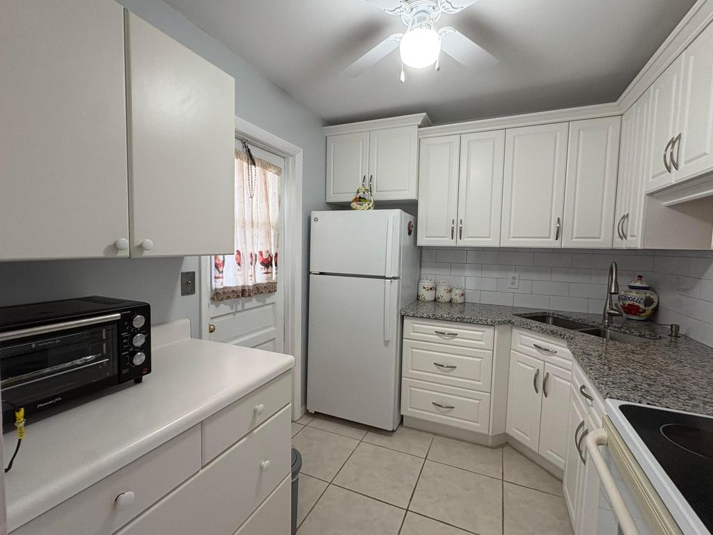 108 NE 20th Avenue NE 206, Boynton Beach, FL 33435
