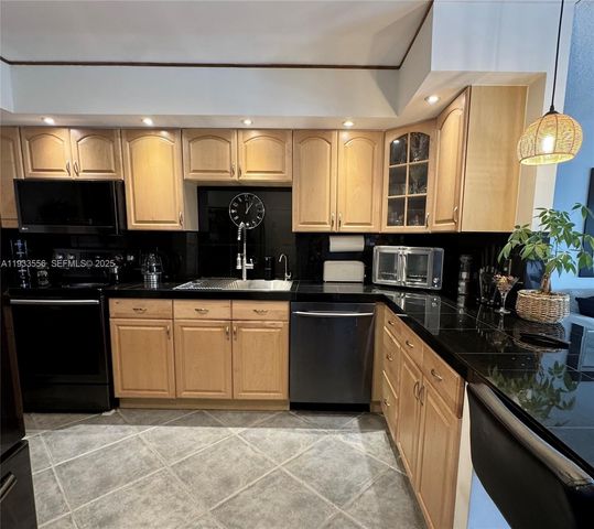 200 Diplomat Pkwy 530, Hallandale Beach, FL 33009