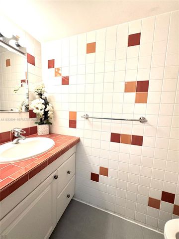 200 Diplomat Pkwy 530, Hallandale Beach, FL 33009