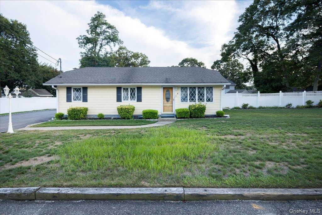 8 Doradell Drive, Holbrook, NY 11741 — exterior