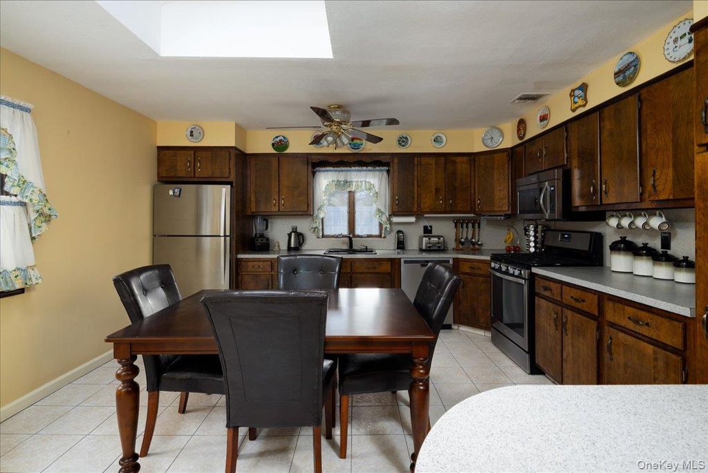 8 Doradell Drive, Holbrook, NY 11741 — photo 5