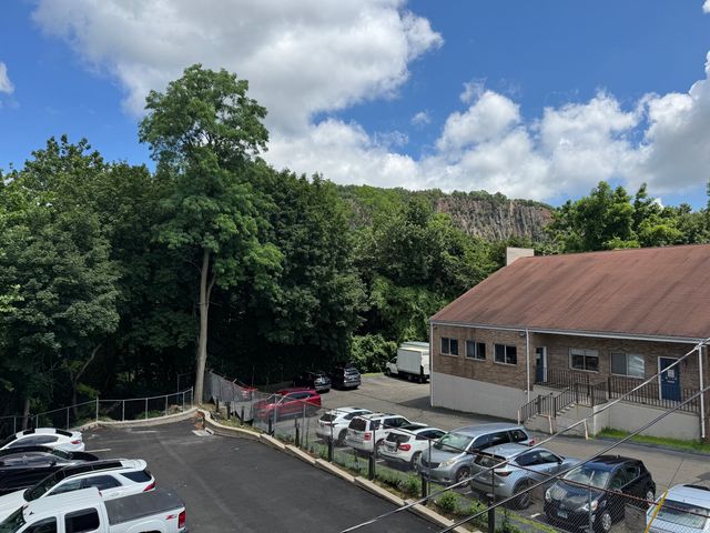 1085 Whalley Avenue 1, New Haven, CT 06515