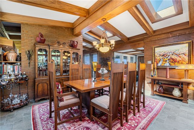 1789 Hastings Mill Rd, Upper St Clair, PA 15241