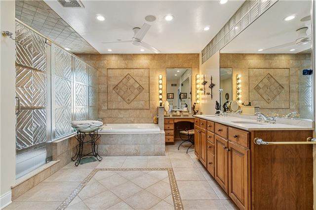 1789 Hastings Mill Rd, Upper St Clair, PA 15241