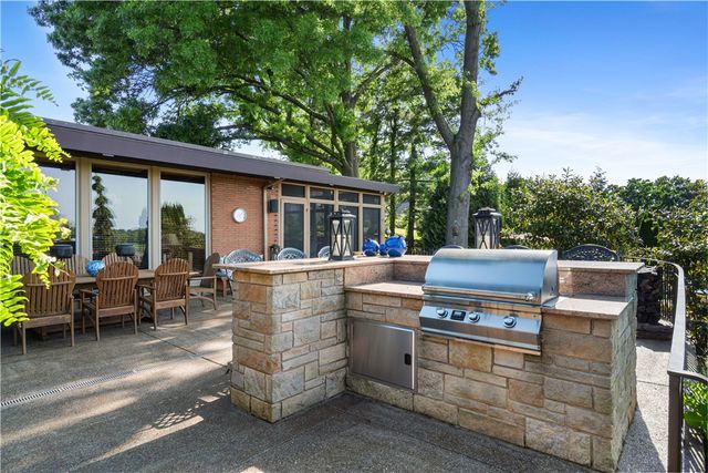 1789 Hastings Mill Rd, Upper St Clair, PA 15241