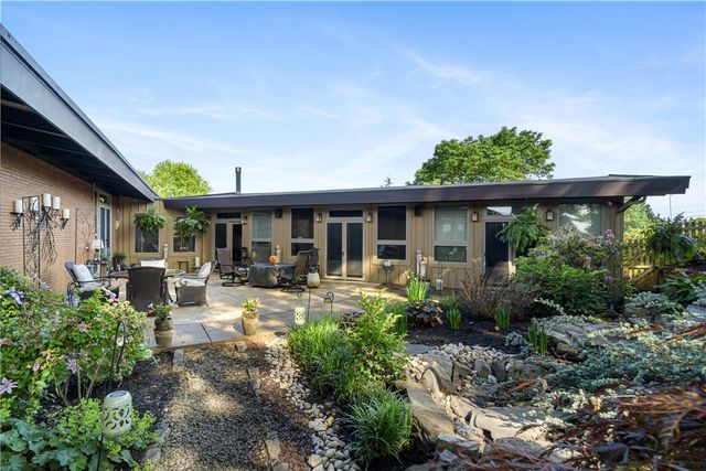 1789 Hastings Mill Rd, Upper St Clair, PA 15241