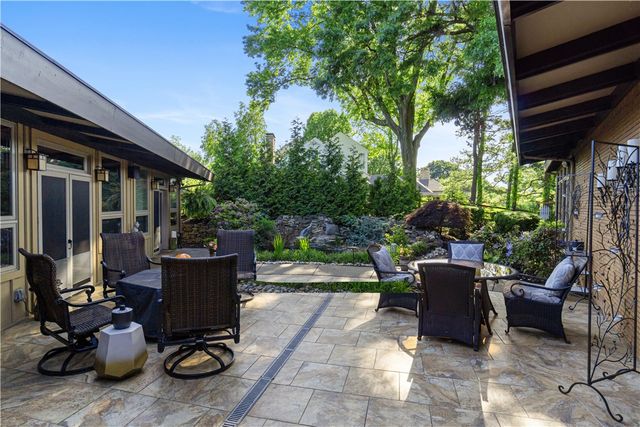 1789 Hastings Mill Rd, Upper St Clair, PA 15241