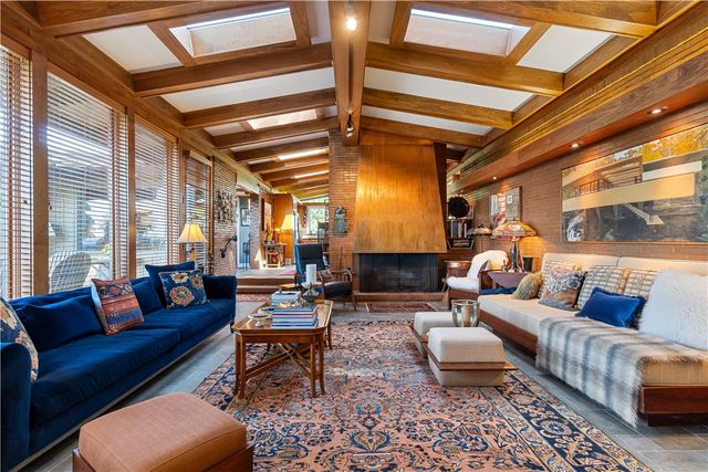 1789 Hastings Mill Rd, Upper St Clair, PA 15241