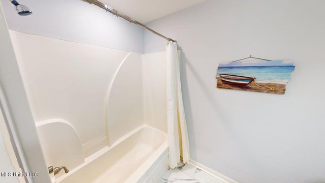 2228 Beach Drive, 1305, Gulfport, MS 39507