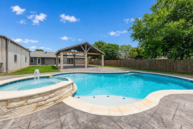 302 Anita Lane, Waxahachie, TX 75165