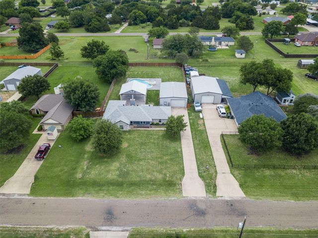 302 Anita Lane, Waxahachie, TX 75165