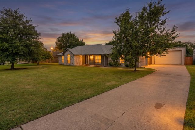 302 Anita Lane, Waxahachie, TX 75165