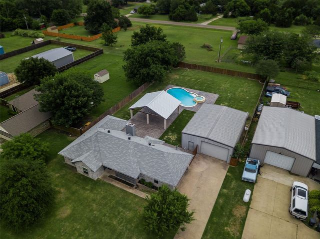 302 Anita Lane, Waxahachie, TX 75165