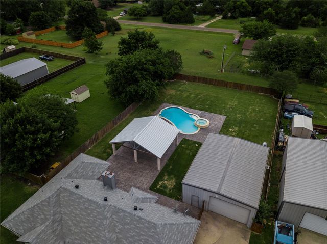 302 Anita Lane, Waxahachie, TX 75165