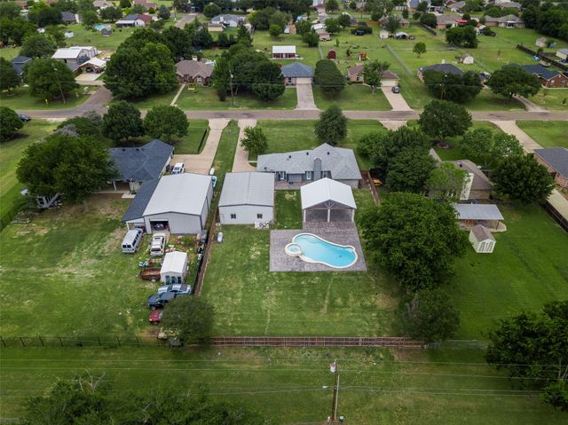 302 Anita Lane, Waxahachie, TX 75165