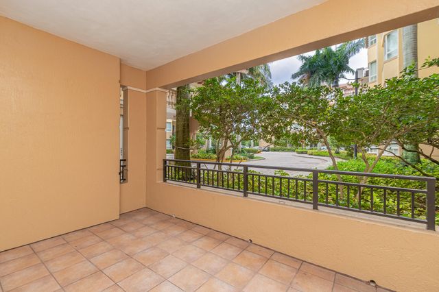16101 EMERALD ESTATES Drive 146, Weston, FL 33331