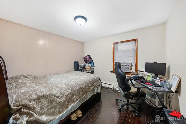 34 Henry Street, Port Reading, NJ 07064