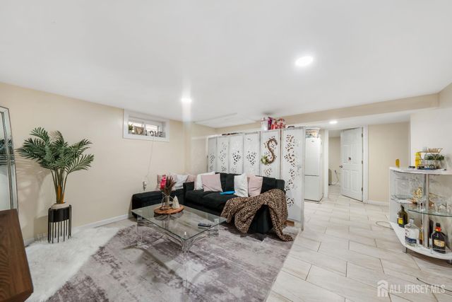 34 Henry Street, Port Reading, NJ 07064