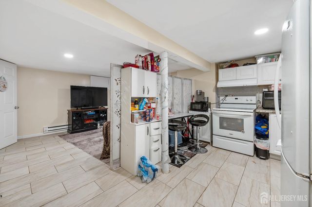 34 Henry Street, Port Reading, NJ 07064