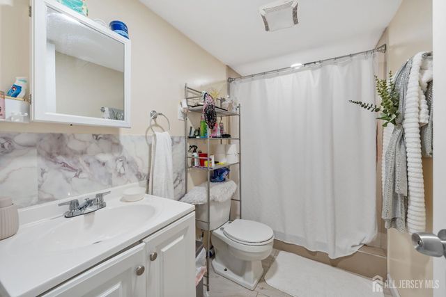 34 Henry Street, Port Reading, NJ 07064