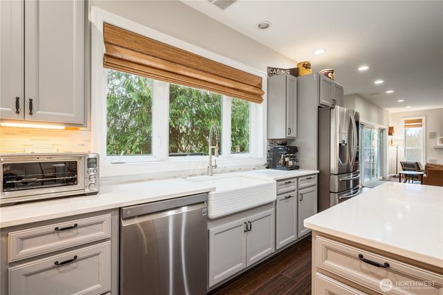 250 W St James Place, Longview, WA 98632