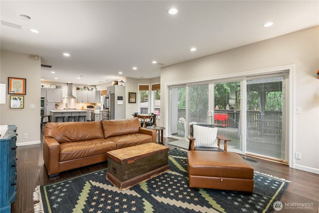 250 W St James Place, Longview, WA 98632