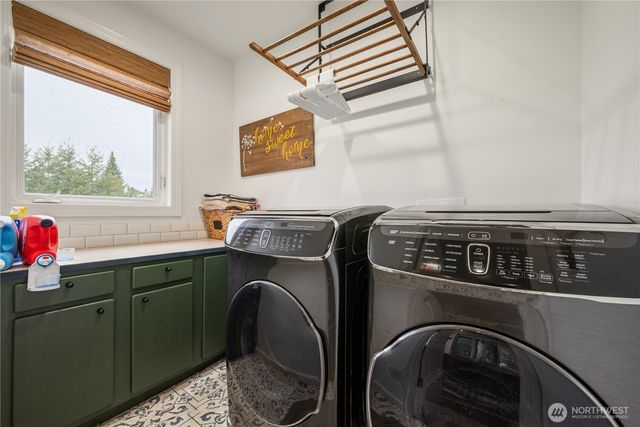 250 W St James Place, Longview, WA 98632