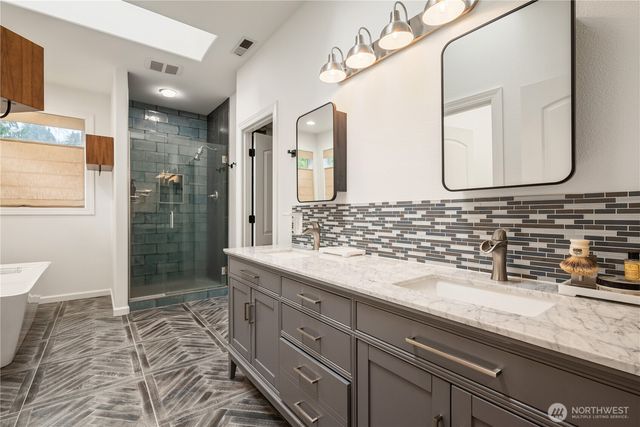 250 W St James Place, Longview, WA 98632