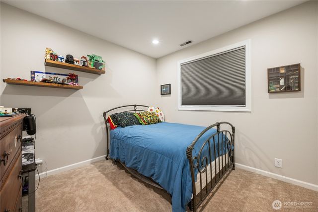 250 W St James Place, Longview, WA 98632