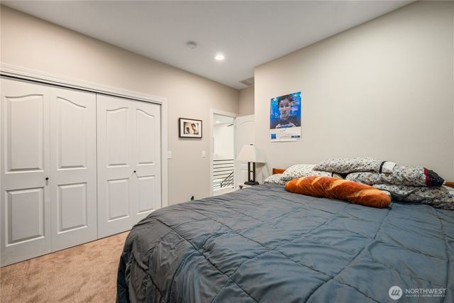 250 W St James Place, Longview, WA 98632