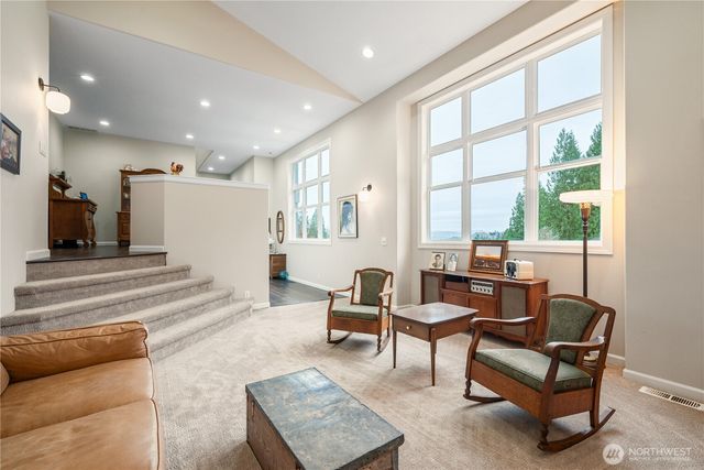 250 W St James Place, Longview, WA 98632