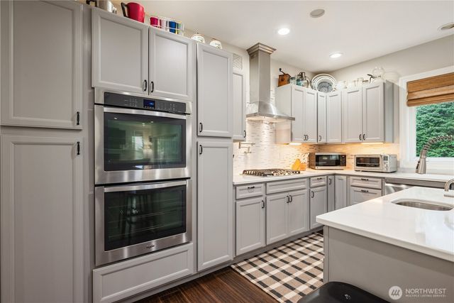 250 W St James Place, Longview, WA 98632