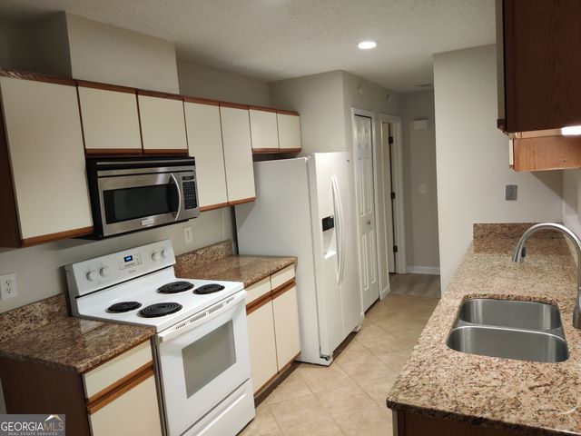 17 Brittany Way NE, Atlanta, GA 30324