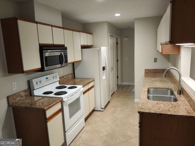 17 Brittany Way NE, Atlanta, GA 30324