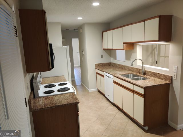 17 Brittany Way NE, Atlanta, GA 30324