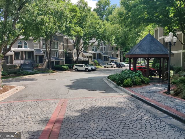 17 Brittany Way NE, Atlanta, GA 30324