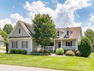 16 Hollyhock Court, Flat Rock, NC 28731