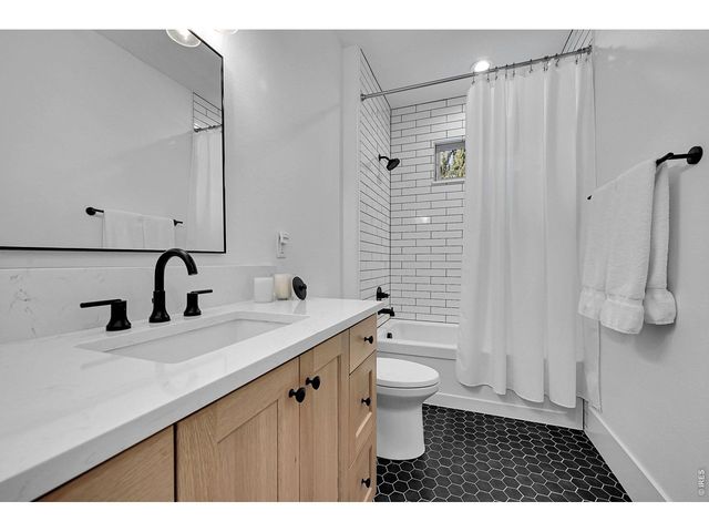 6582 Rookery Rd, Fort Collins, CO 80528